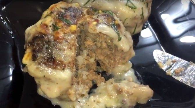 Тефтели из фарша с рисом в духовке: 3 рецепта