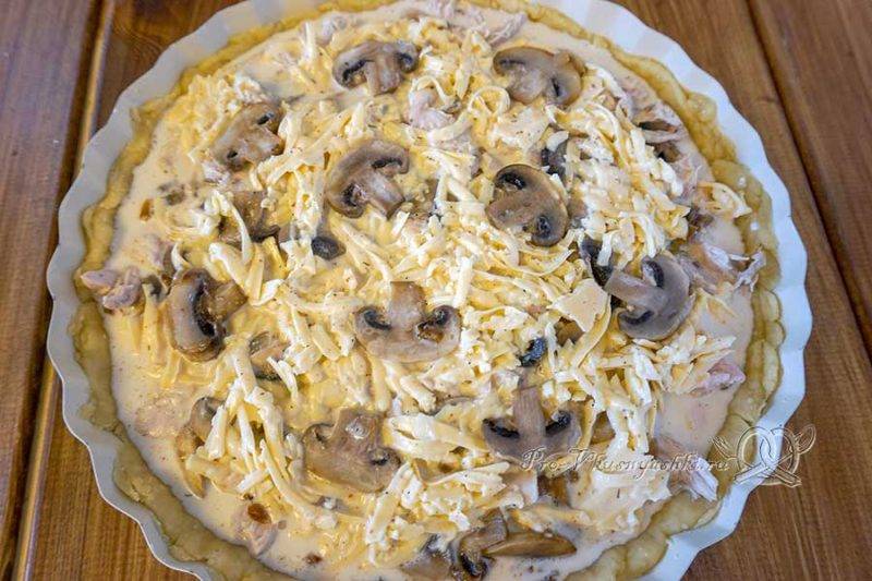 Киш с курицей, грибами и брокколи