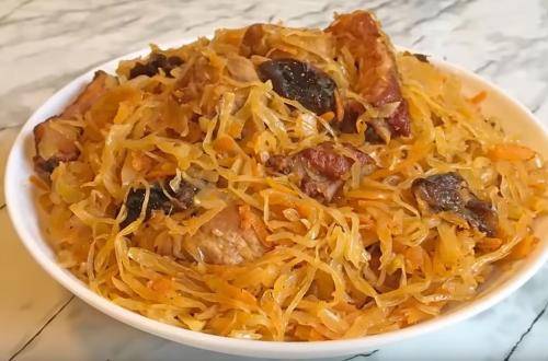 Традиционный бигус из свежей капусты