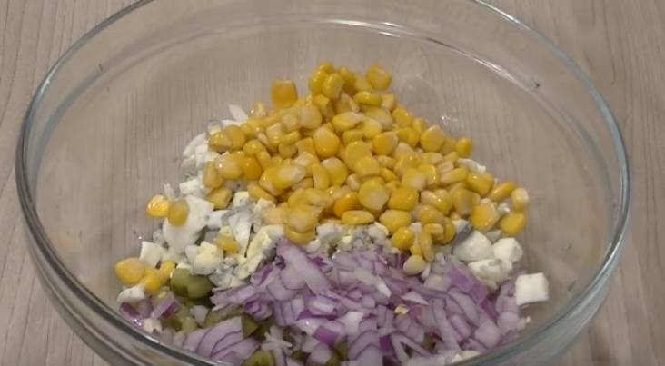 Салат из крабовых палочек с кукурузой классический рецепт с фото пошагово
