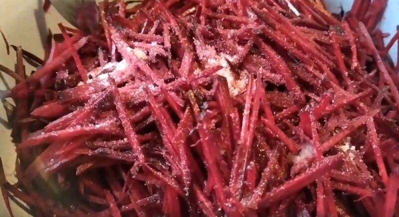 Салат из селедки и свеклы: 7 вкуснейших рецептов с фото