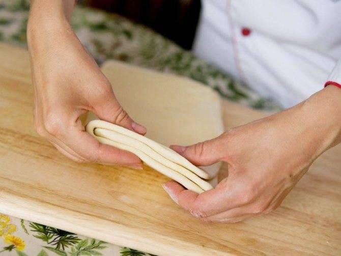 Слоеные пирожки с мясом