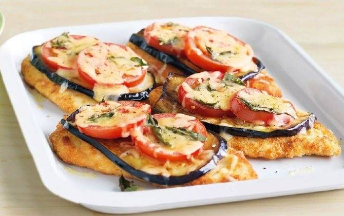 Баклажаны в духовке с помидорами и сыром