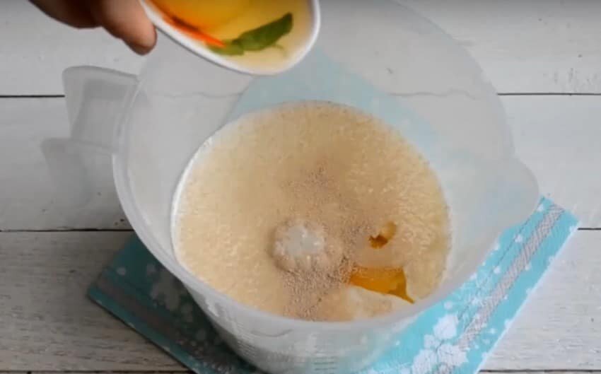 Оладушки на дрожжах. толстые, пышные и воздушные. 7 рецептов