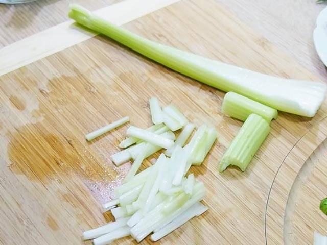 Салат из капусты с болгарским перцем: 4+ очень вкусных рецепта, калорийность и много идей