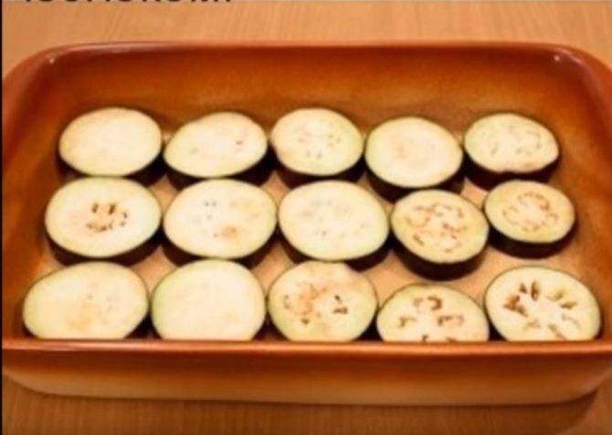 Башенки из баклажанов с помидорами и сыром