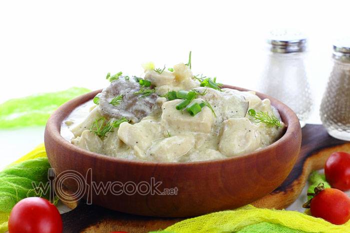 Фрикасе из курицы с шампиньонами по классическому рецепту