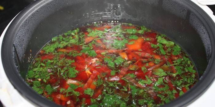 Вкусный борщ можно приготовить и в мультиварке: рецепт с фото