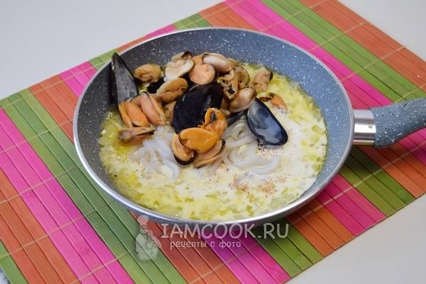 Паста с морепродуктами в сливочном соусе