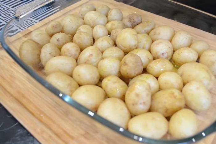 Картошка с овощами в духовке: в фольге, рукаве, горшочках