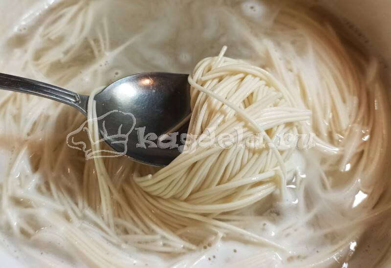 Лапша удон с курицей и овощами в соусе терияки