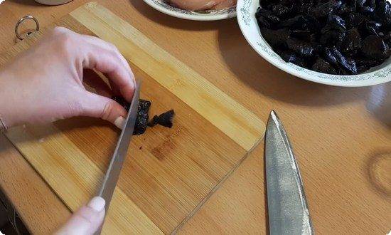 Готовим жульен с курицей и грибами в духовке (в кокотницах, на противне, в горшочках и в форме для запекания)
