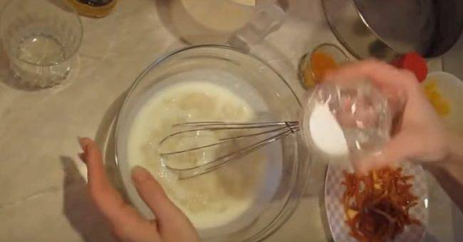 Манник на кефире с яблоками в духовке