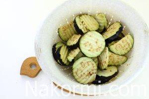 Баклажаны в духовке с помидорами и сыром