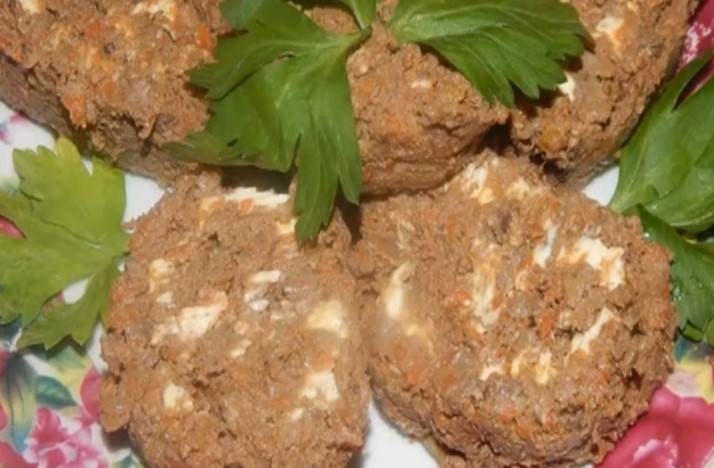 Говяжья печень с картошкой и сыром в духовке
