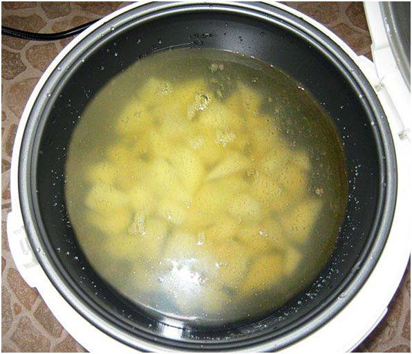 Вкусный борщ можно приготовить и в мультиварке: рецепт с фото