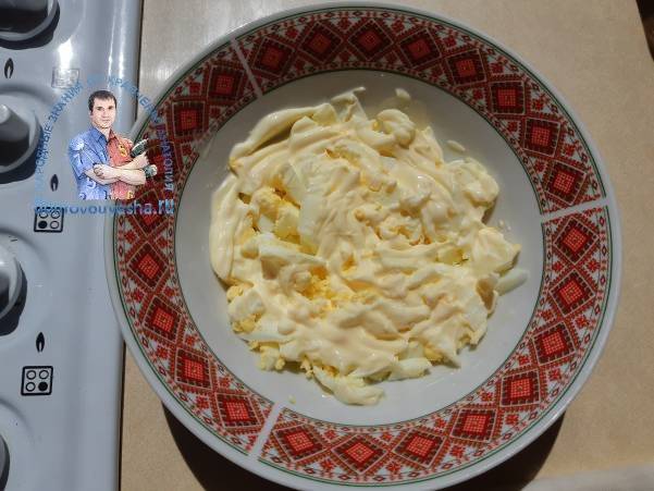 Салат с сыром и помидорами