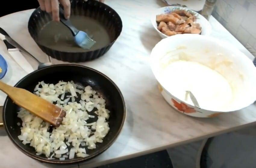 9 рецептов заливного пирога с красной рыбой (много вариантов начинки)