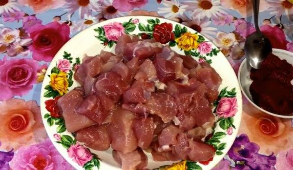 Подливка из свинины: с луком, томатом, сметаной, мукой, бефстроганов