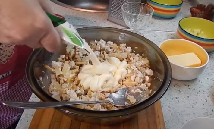 Вкусные салаты с грибами. 7 простых и подробных рецептов на день рождения и новый год