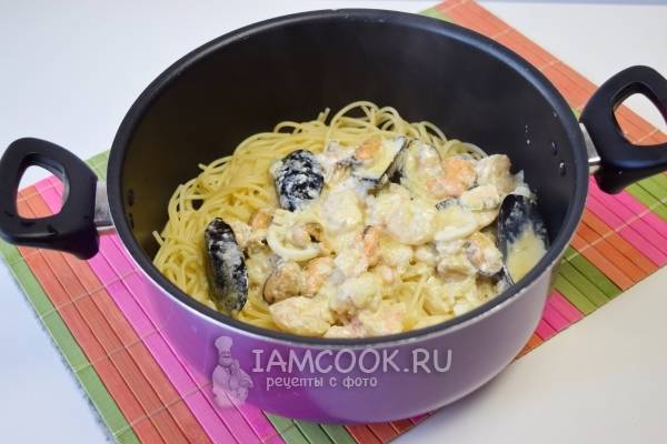 Паста с морепродуктами в сливочном соусе