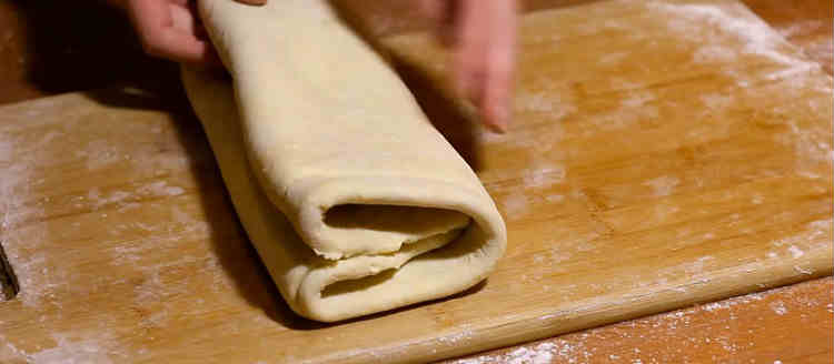 Пицца с ананасами
