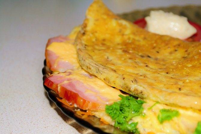 Пышный, ароматный омлет с ветчиной и сыром: в пароварке, на сковороде и в духовке