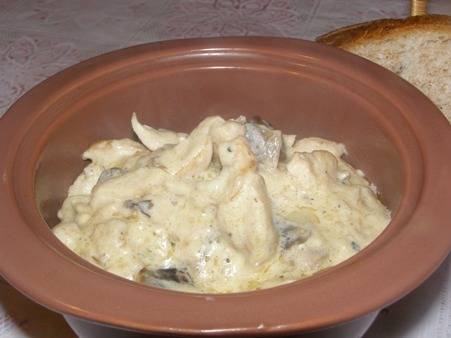 Фрикасе из курицы с шампиньонами по классическому рецепту