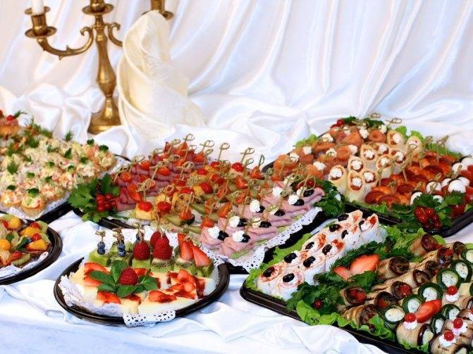 Тарталетки с красной рыбой