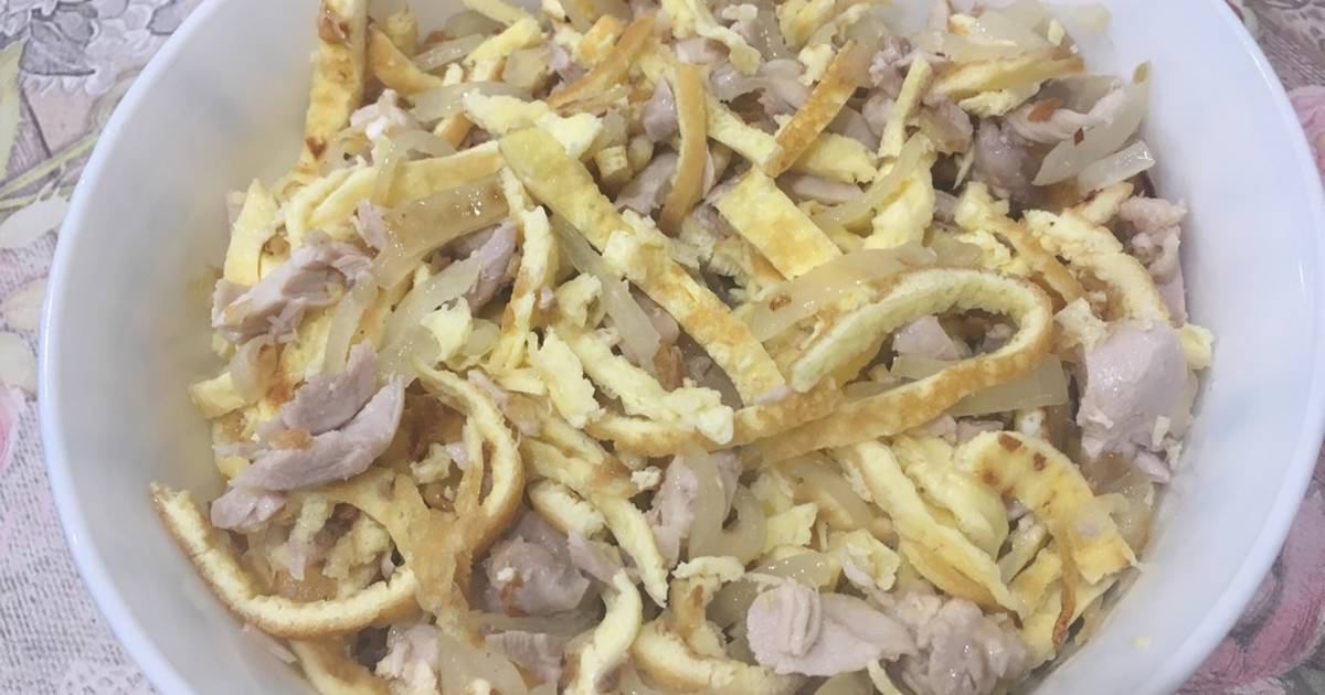 Салат с яичными блинчиками и курицей: вариации рецептов :: syl.ru