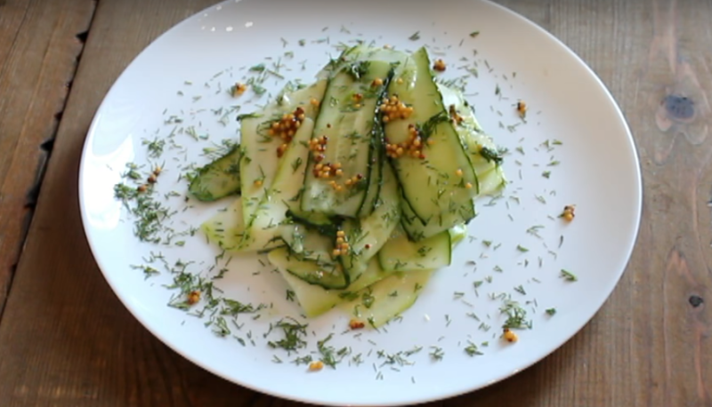 Салаты из свежих кабачков: простые и вкусные рецепты с сырыми кабачками