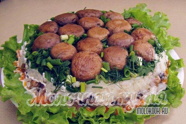 Вкусные салаты с грибами. 7 простых и подробных рецептов на день рождения и новый год
