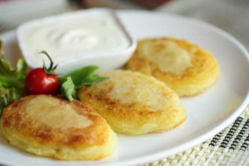 Запеканка из сырного фондю с хлебом, пюре и фаршем: очень вкусный и сытный рецепт