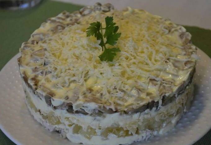 Салат с курицей и ананасами: классические рецепты очень вкусных салатов