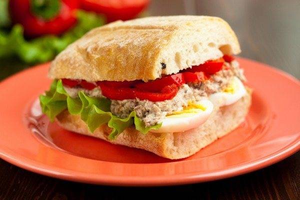 Вкусные бутерброды с тунцом - рецепт с фото