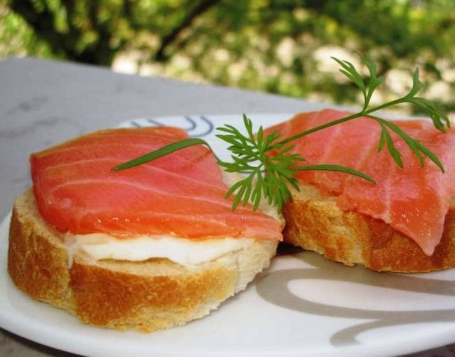 11 самых вкусных бутербродов с красной рыбой к новогоднему столу
