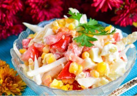 Салат сыр с чесноком и яйцом