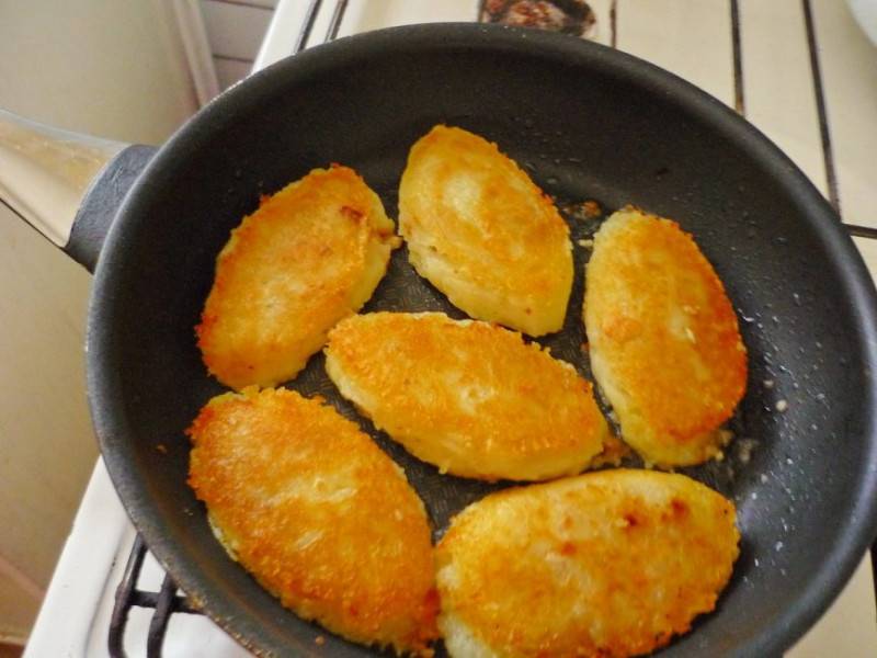 Запеканка из сырного фондю с хлебом, пюре и фаршем: очень вкусный и сытный рецепт