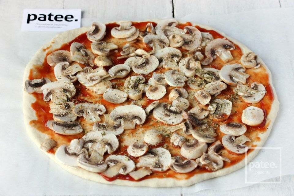 Домашняя пицца с грибами