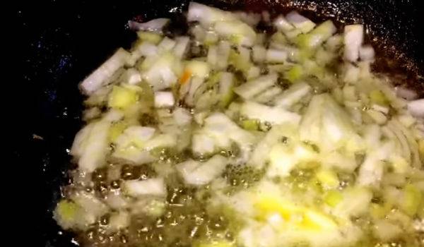 Подливка из свинины: с луком, томатом, сметаной, мукой, бефстроганов