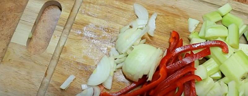 Овощное рагу с курицей