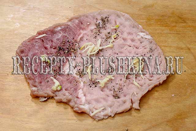 Фаршированные шампиньоны в духовке с сыром и ветчиной