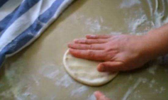 Рецепты выпечки сладких пирожков с яблоками и с ягодами. тесто для пирожков