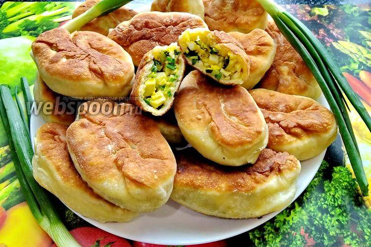 Пирожки с яйцом и луком