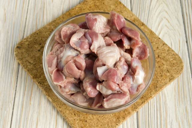Вкусные тушеные куриные желудки
