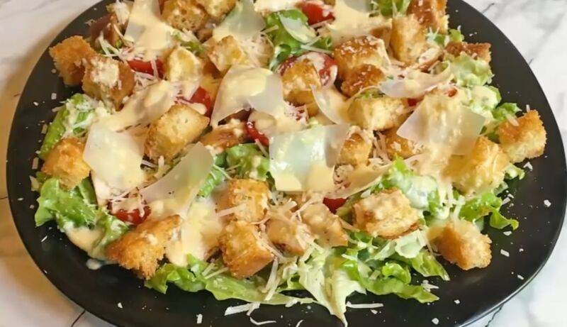 Салат цезарь с курицей в домашних условиях
