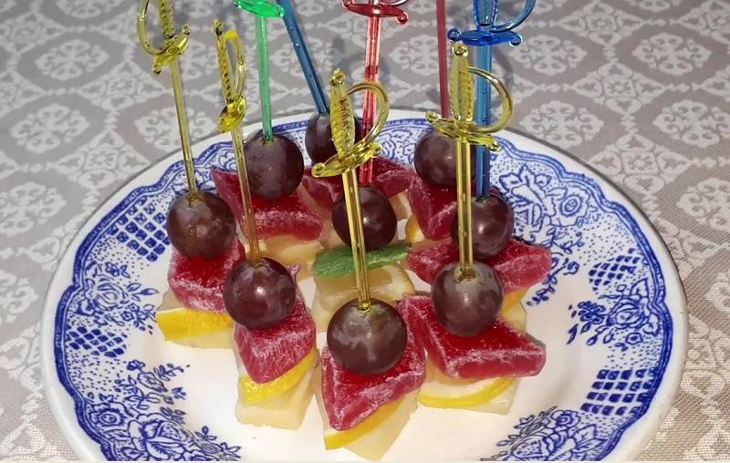 Канапе с дыней: рецепт и фото