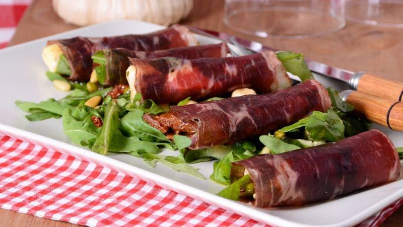 Рулетики из ветчины с сыром и чесноком рецепт с фото пошагово как сделать