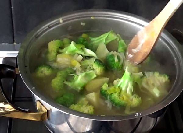 Десять диетических рецептов супа из брокколи: полезно и вкусно