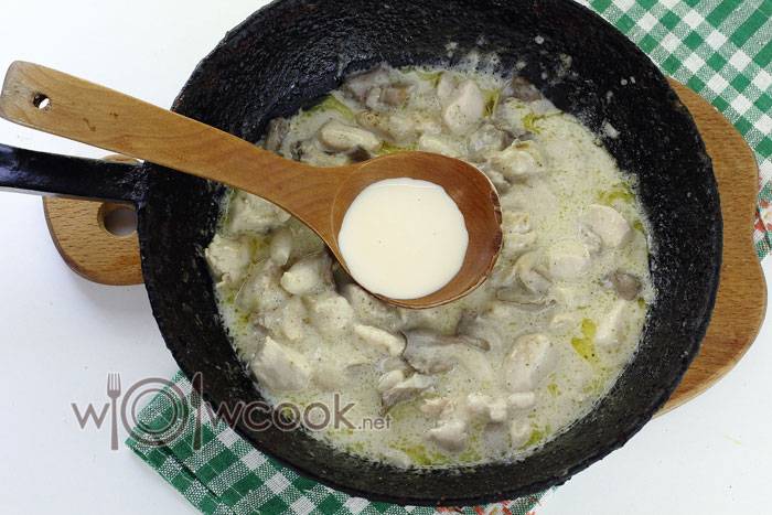 Фрикасе из курицы с шампиньонами по классическому рецепту